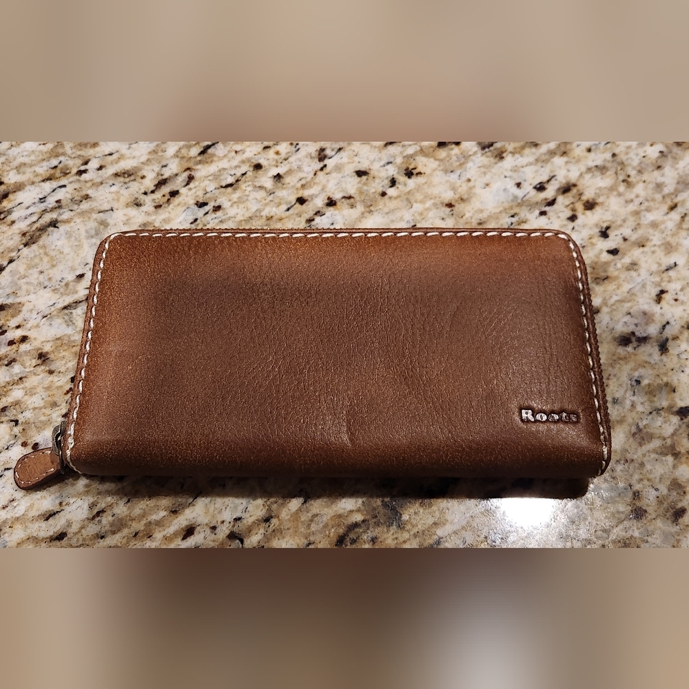 Roots Tan Leather Zip Wallet